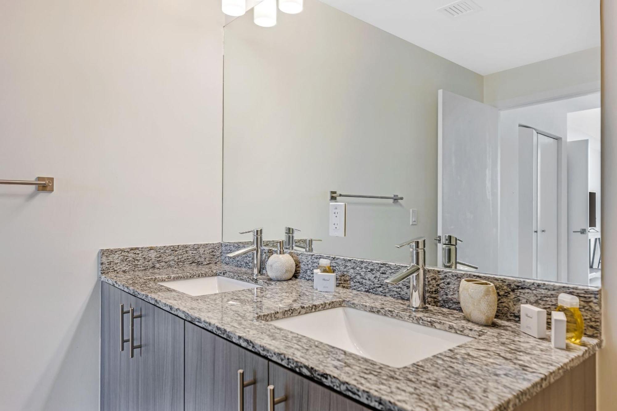 Modern Downtown Doral One-bedroom With Golf Course Views Miami